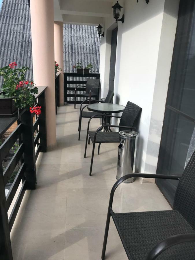 Casa Bianca Oncesti Pensionat Exteriör bild